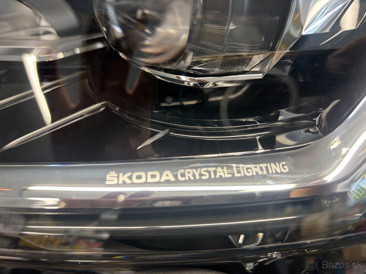 Práve predné svetlo Superb 3 2021 - 2