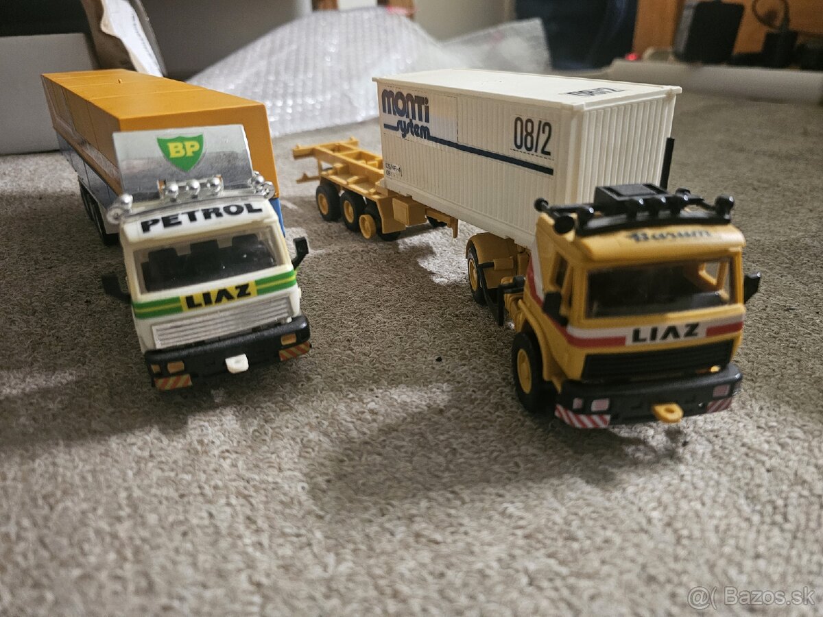 Dve autička Liaz - 2