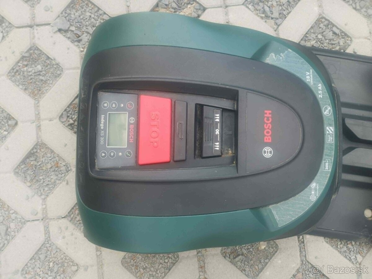 Robotická kosačka Bosch Indego XS 300 - 2