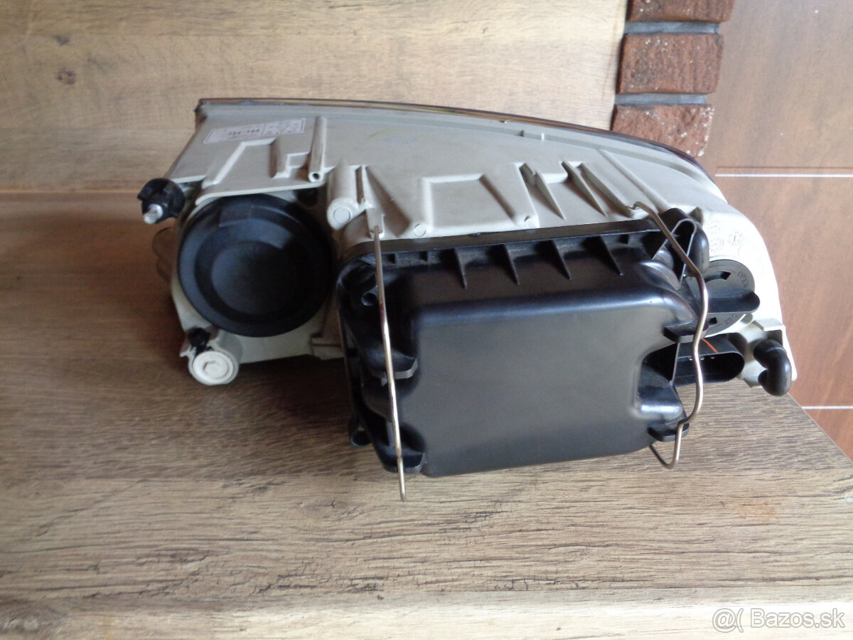 Pravé predné svetlo Škoda Octavia II - 2