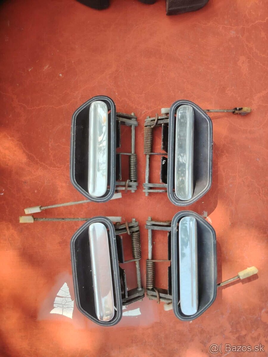 Predám diely z dverí škoda 105-120 - 2