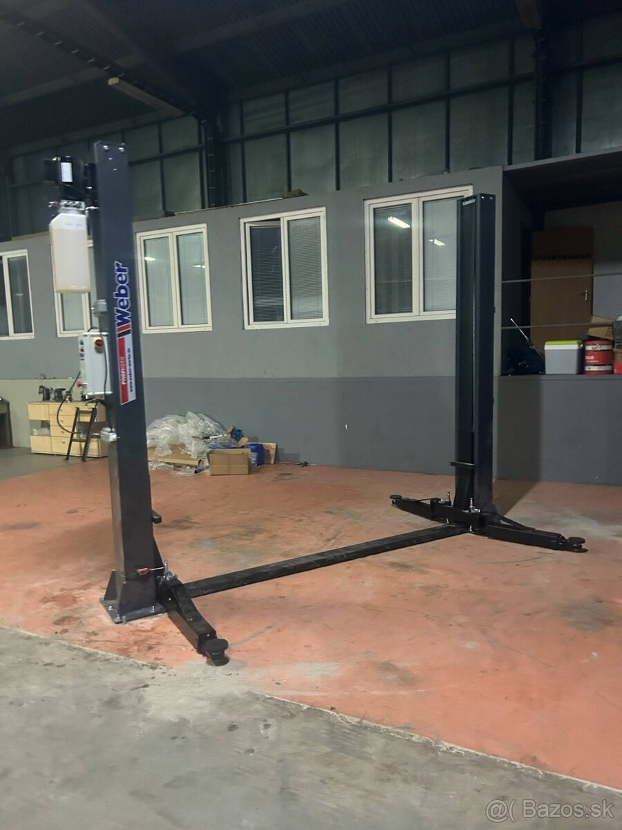 NEMECKÝ dvojstĺpový zdvihák 4.2 a 4.5T WEBER - AUTOMAT - 2