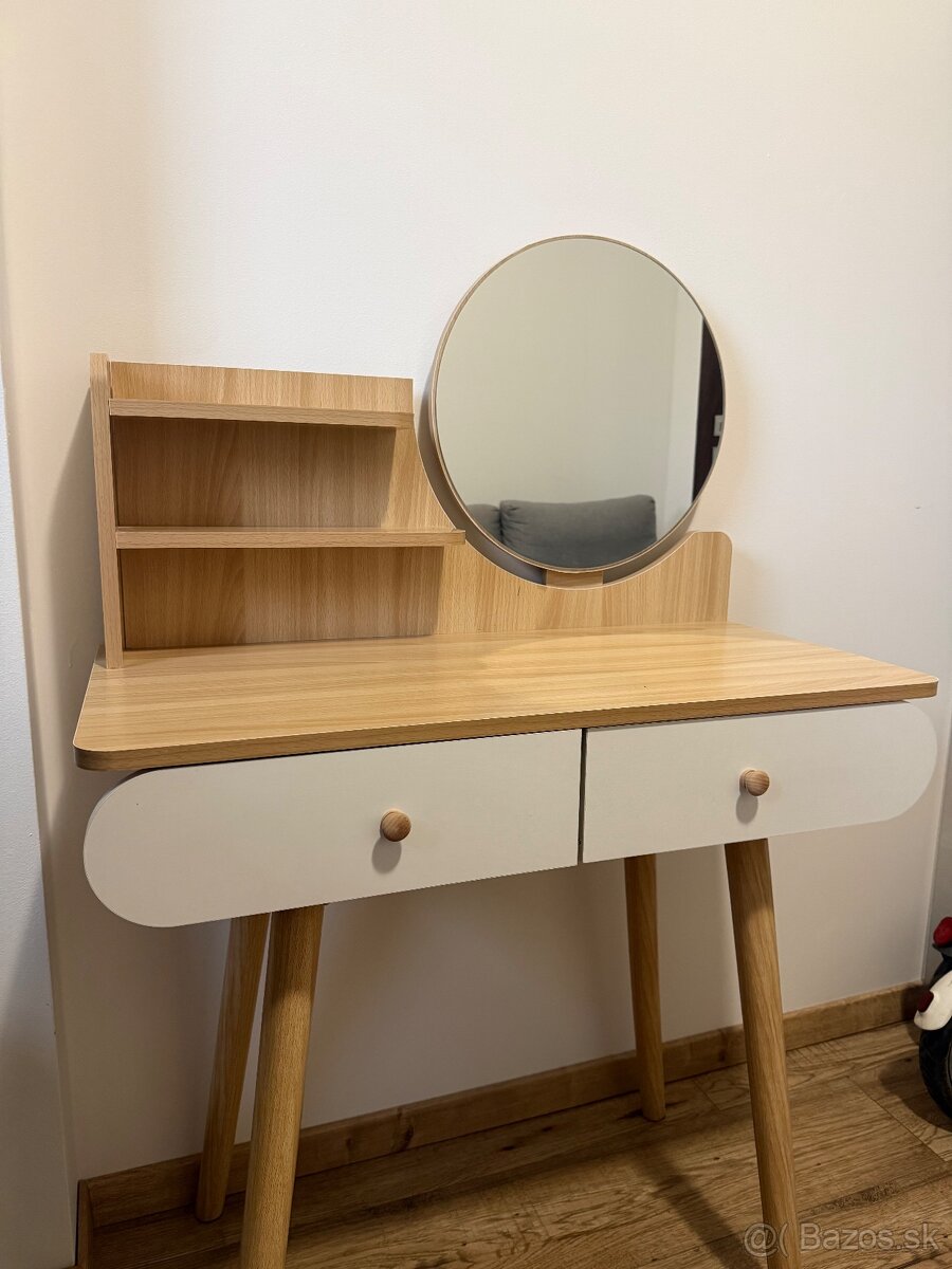 Predám krásny kozmetický stôl - 2