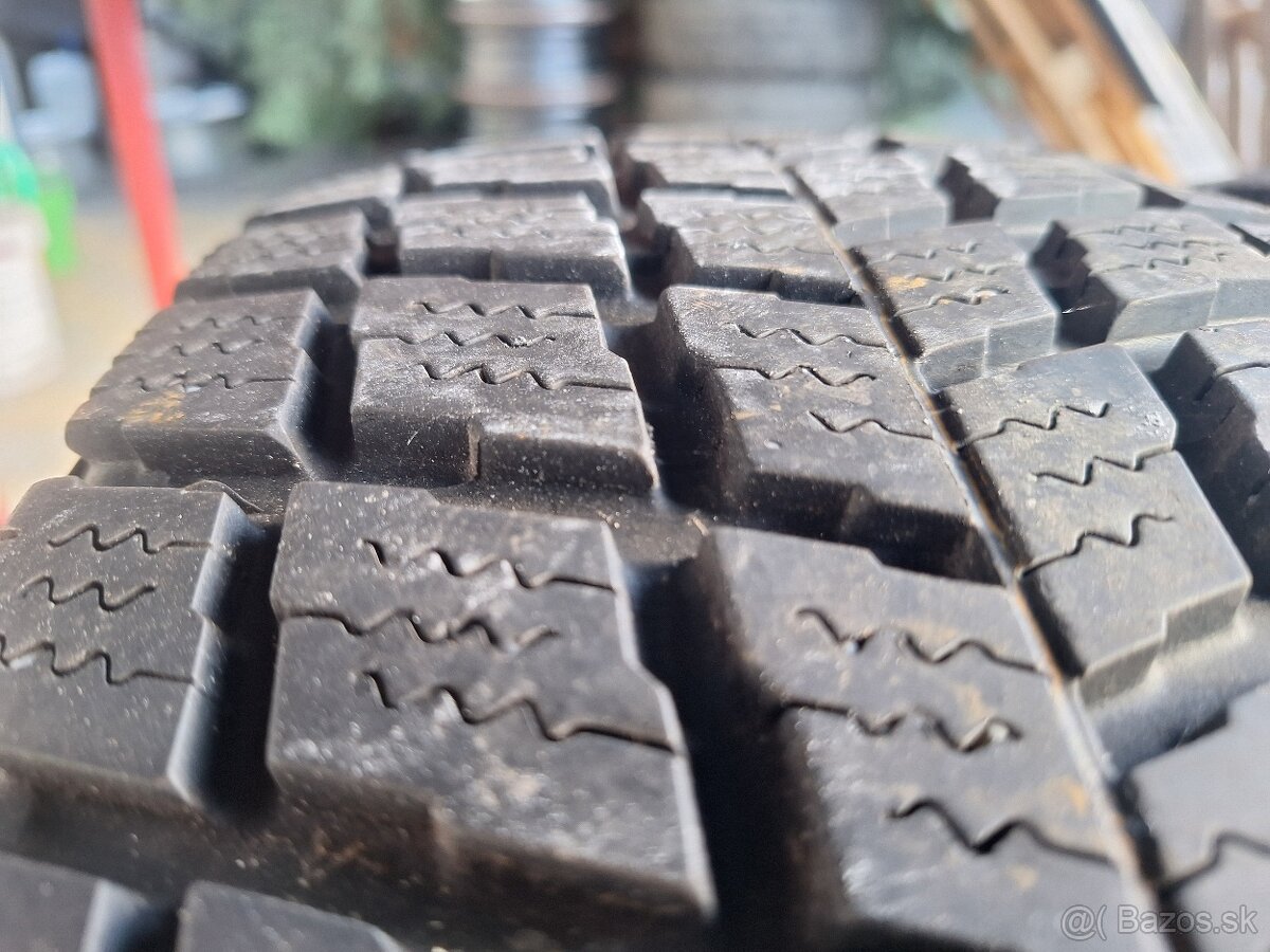 Zimne pneu Nexen 215/70 R16 - 2