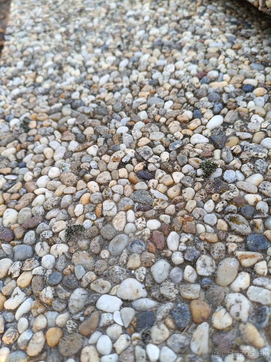 Stlpove striešky, dlaždice - 2