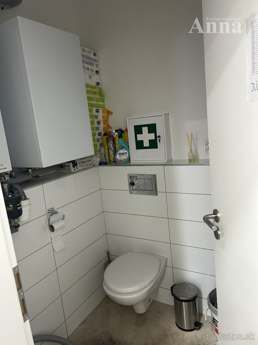 Obch. priestor s výkladom (70 m2) - Obchodná ul. - 2