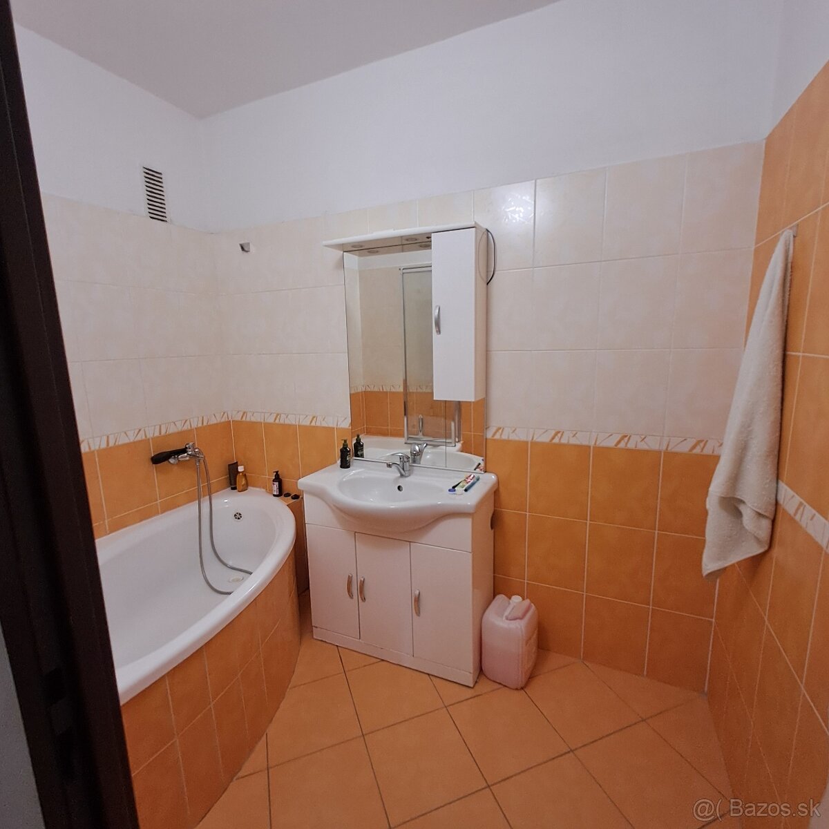 Prenajom 3,5izbovy byt Zlaté Moravce REZERVOVANÉ - 2