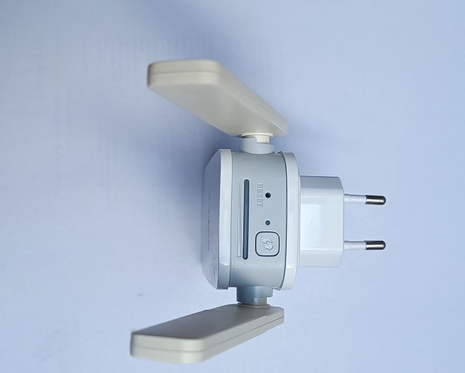 Predám Wi-Fi extender D-Link DAP-1610 - 2