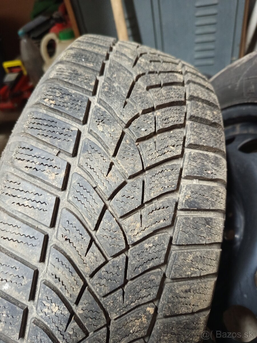 Predám obuté plechové disky 215/60 r16 - 2