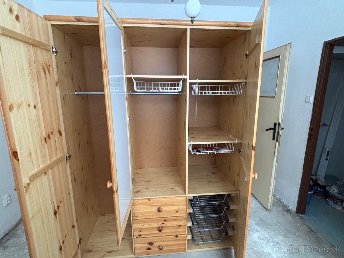 Šatníková skriňa - 2