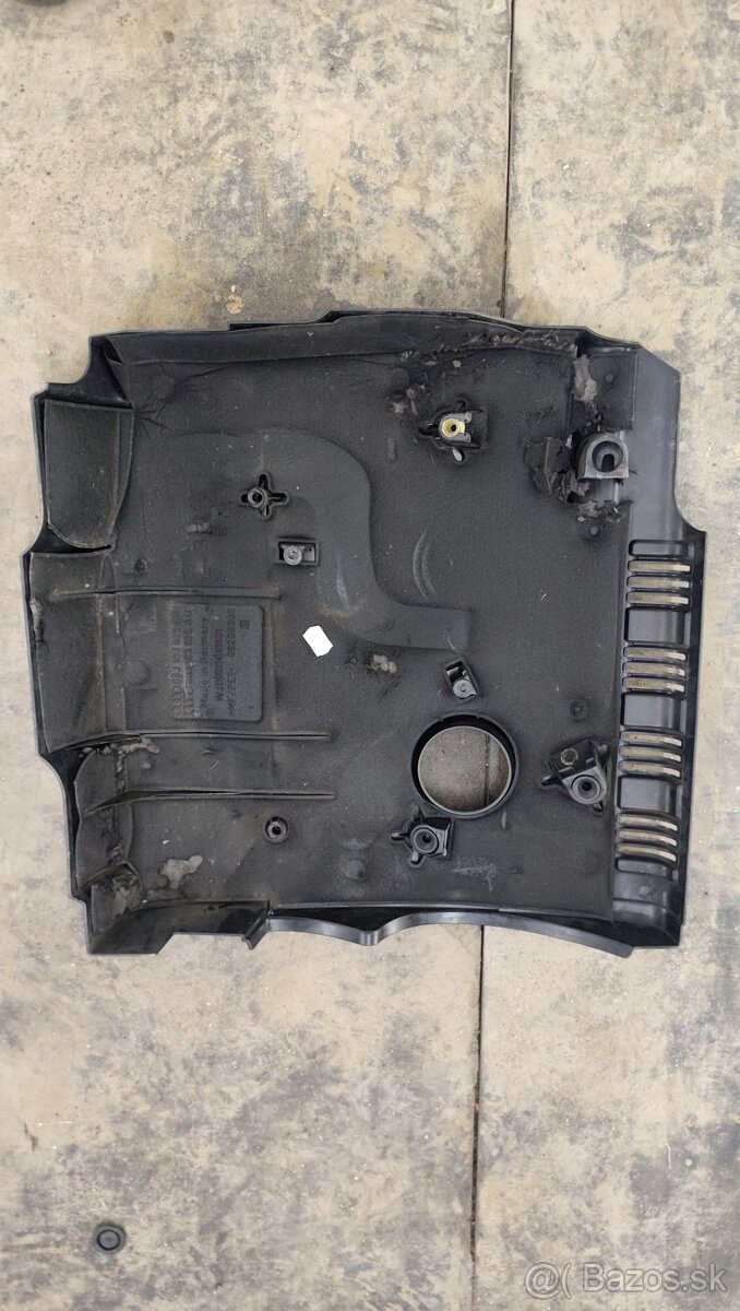 Kryt motora Audi A4 A6 - 2