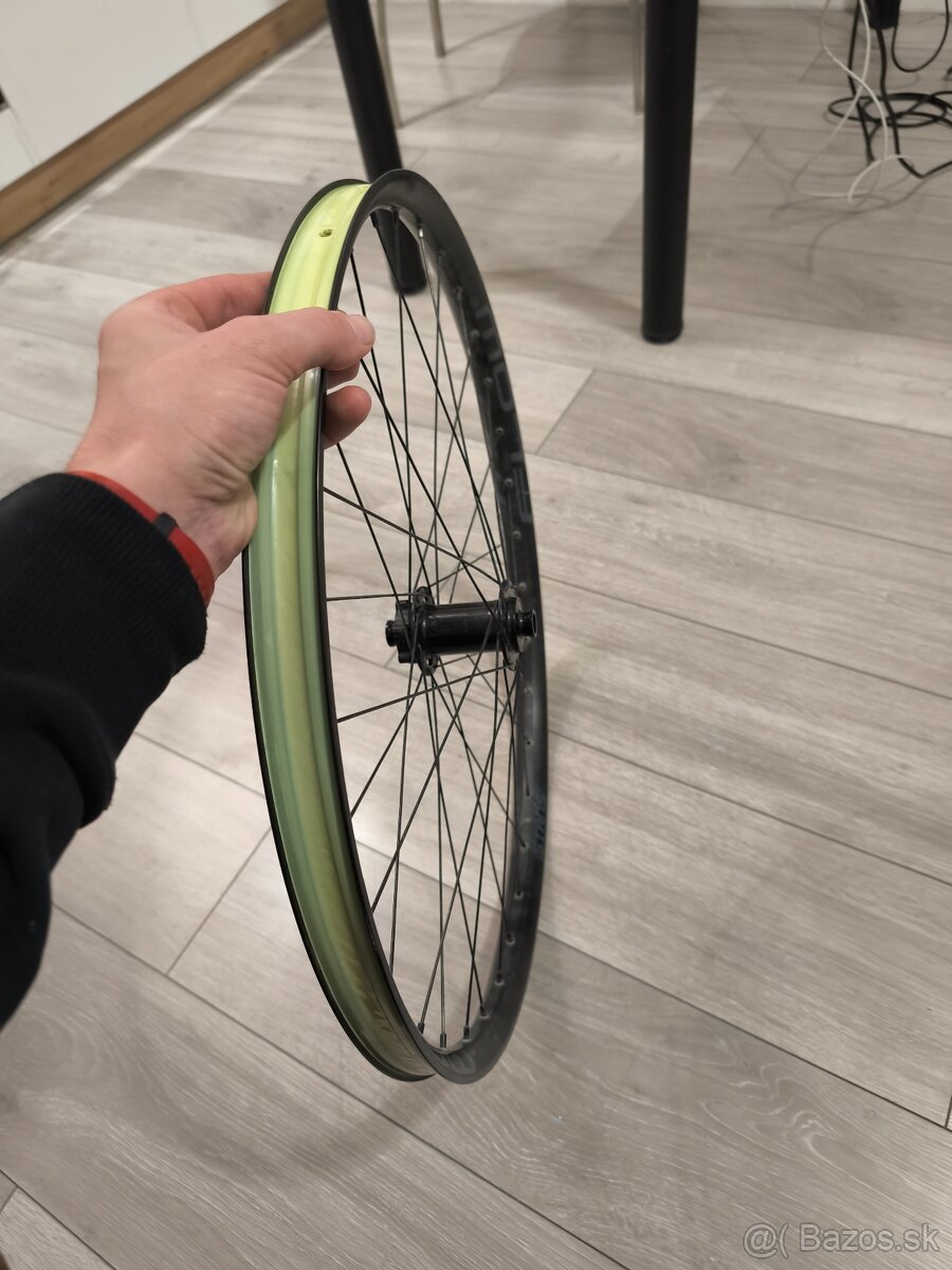 Koleso 27,5 predne - Stans NoTubes Flow - 2