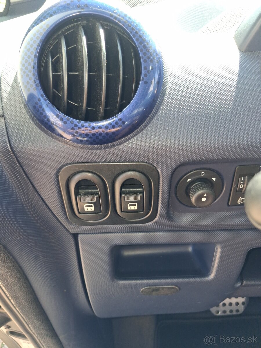 Predam peugeot1007,r.v.2006 - 2