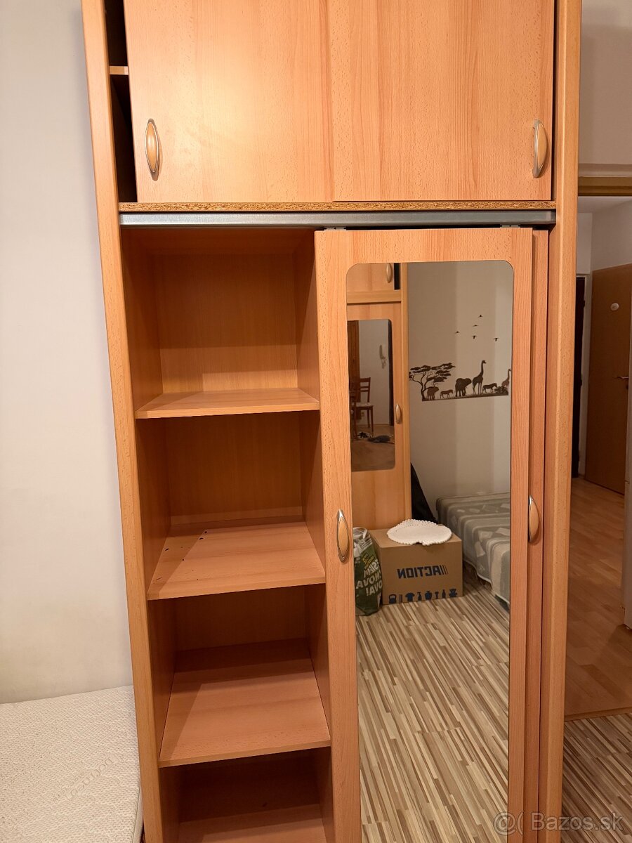 Šatníková skriňa - 2