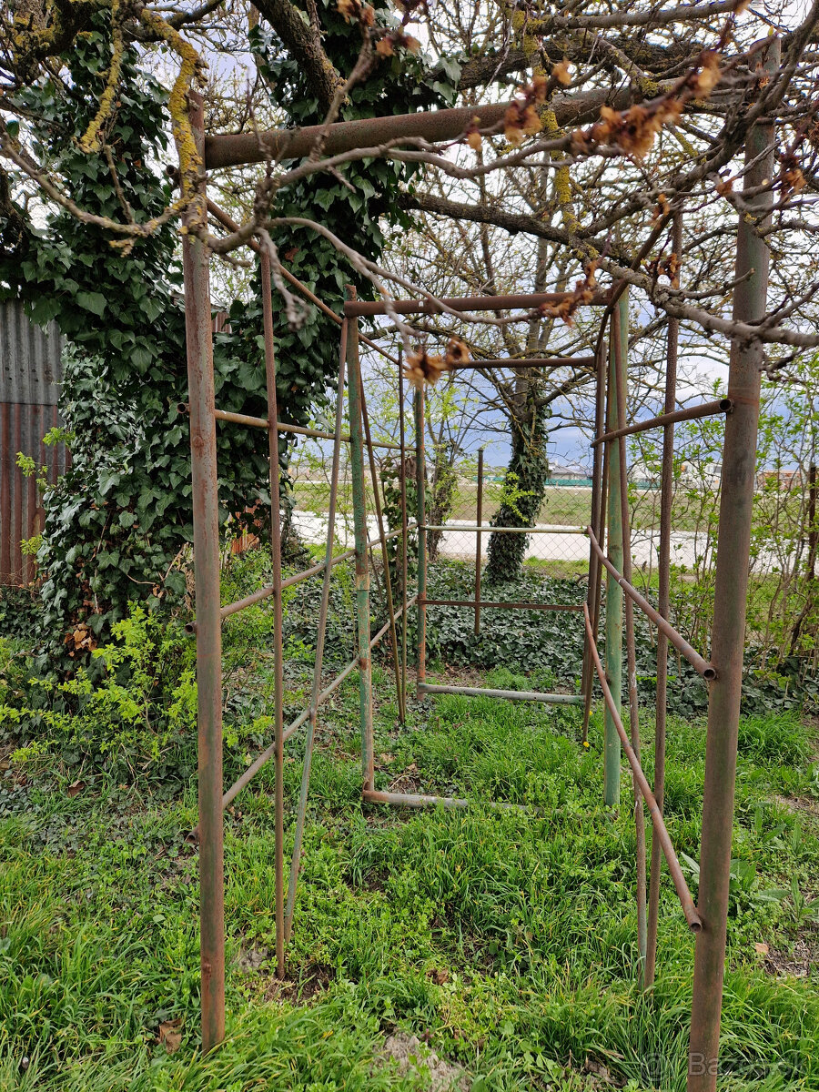 Zváraná oceľová konštrukcia (d. 3m, š. 1m, v. 2,1m) - 2