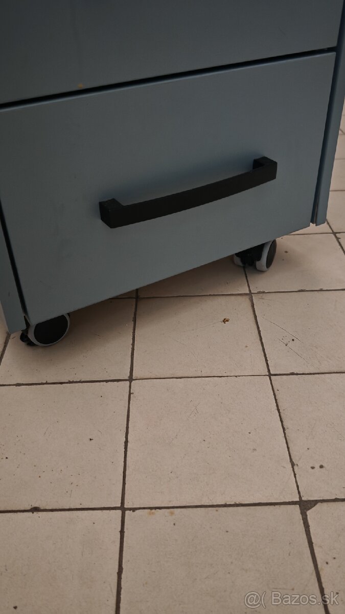 Šuflíky pod stôl - 2