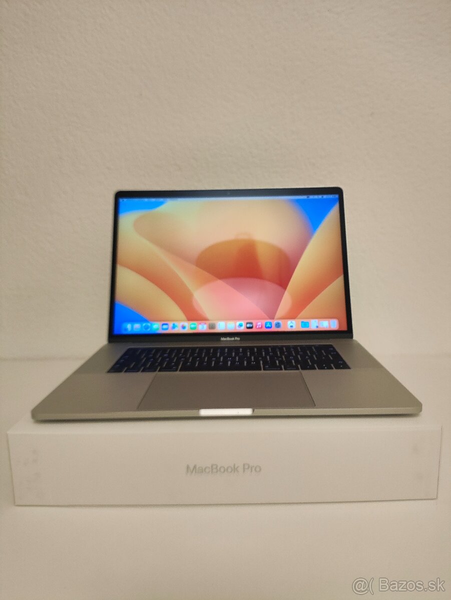 MacBook Pro 15 2017 | i7 • 16GB • 512GB SSD - 2