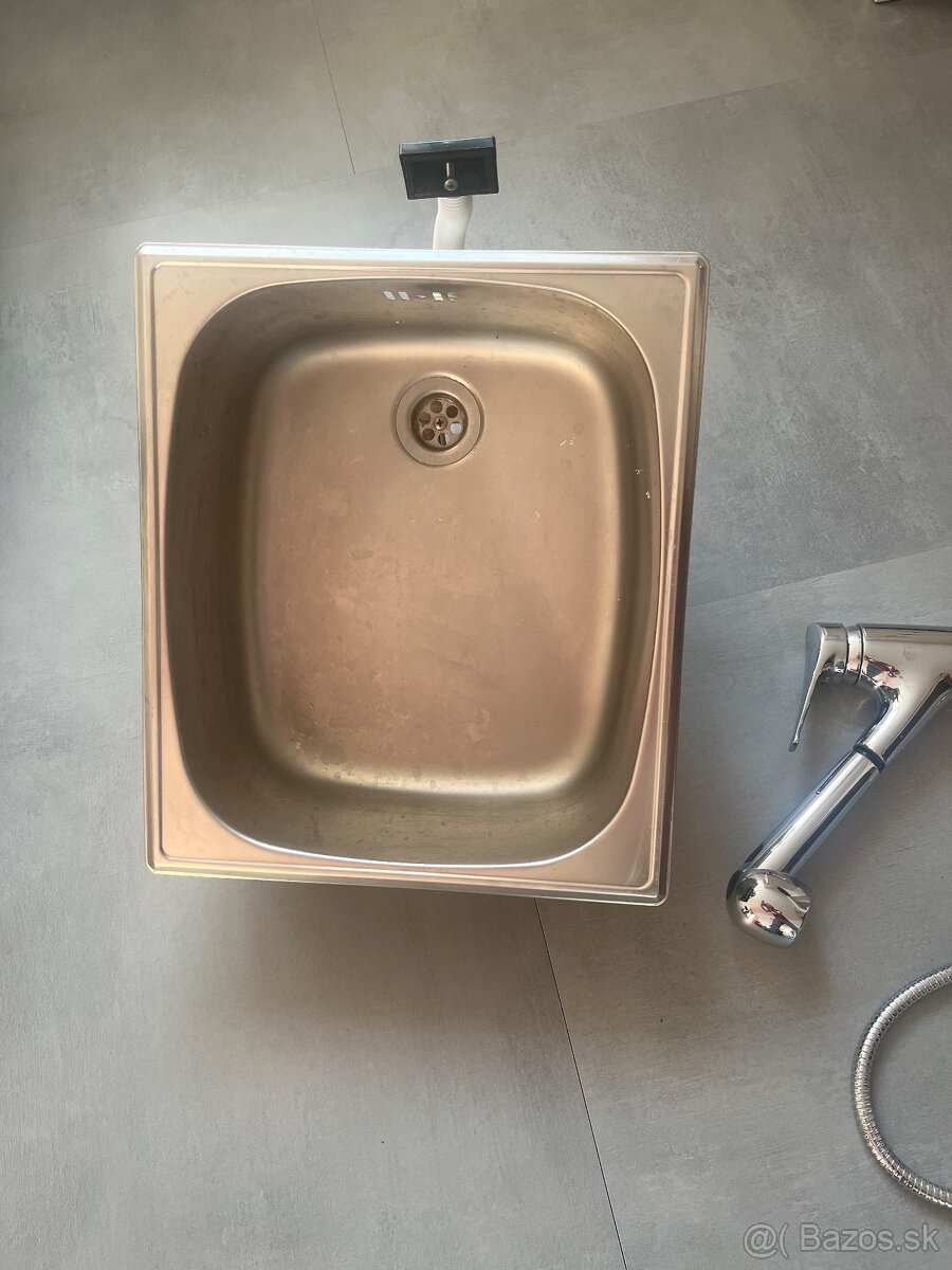 Kuchynský drez a batéria - 2