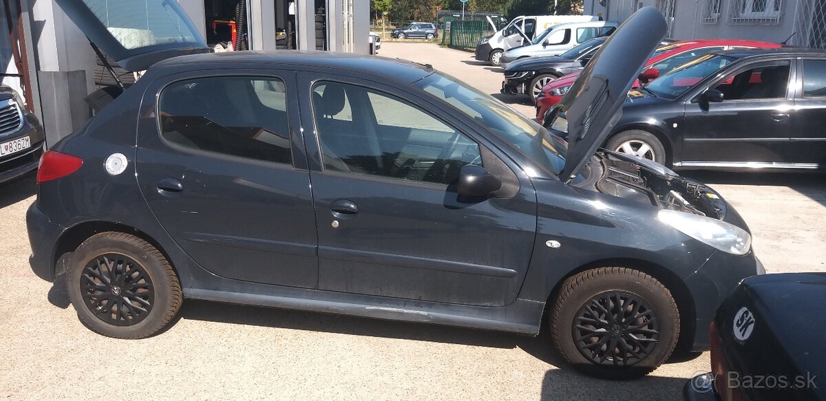 Predám Peugeot 206 benzín. - 2