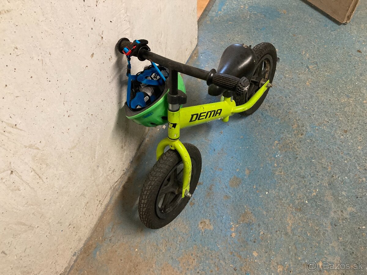 Predám odrážadlo s helmou a plastovú motorku - 2