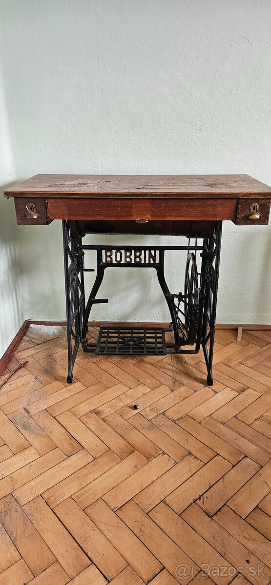 Predám starožitný šijací stroj Bobbin - 2