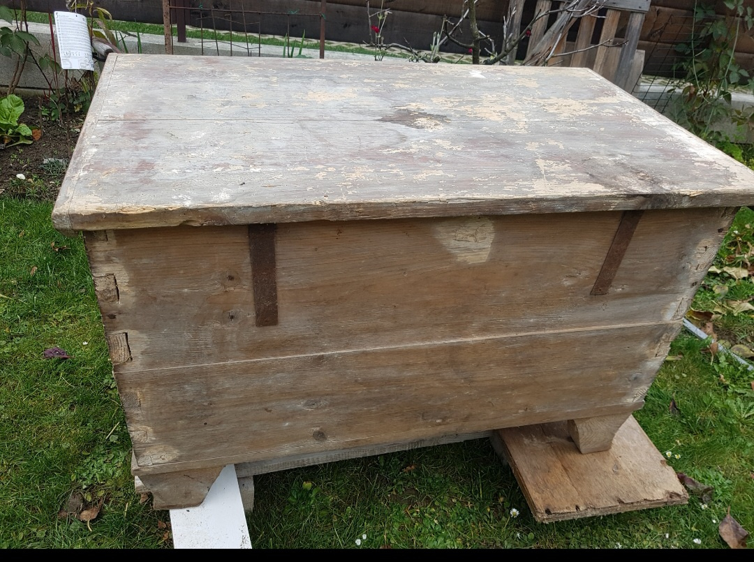 stará drevená truhlica starožitnosť - 2