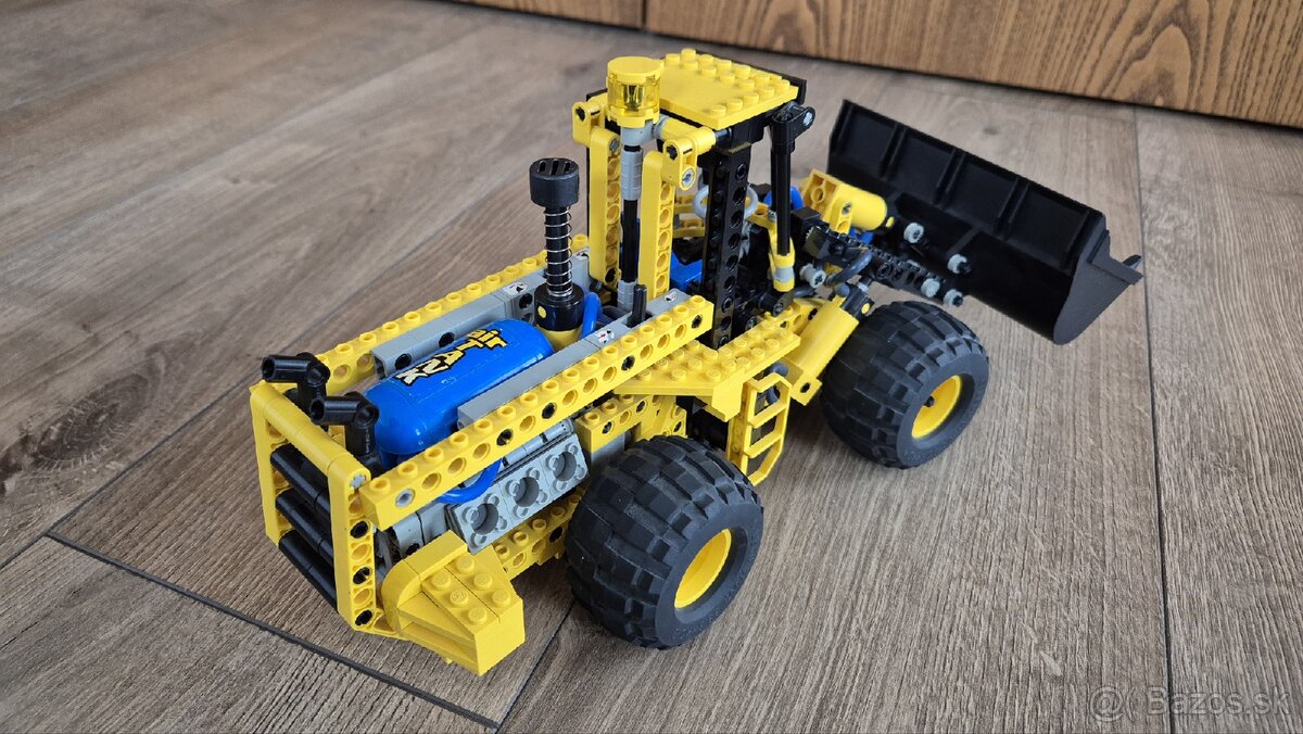 Lego Technic 8459 Pneumatic front end loader - 2