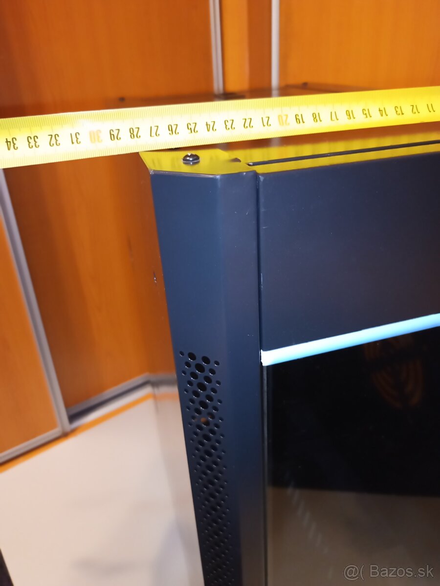 Serverova skriňa 19" - 2