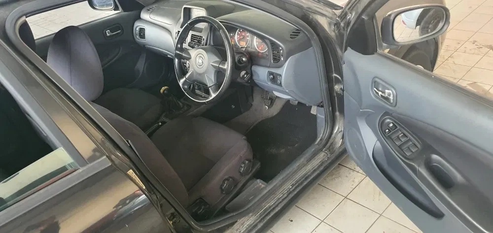 Nissan Almera Angličan - 2