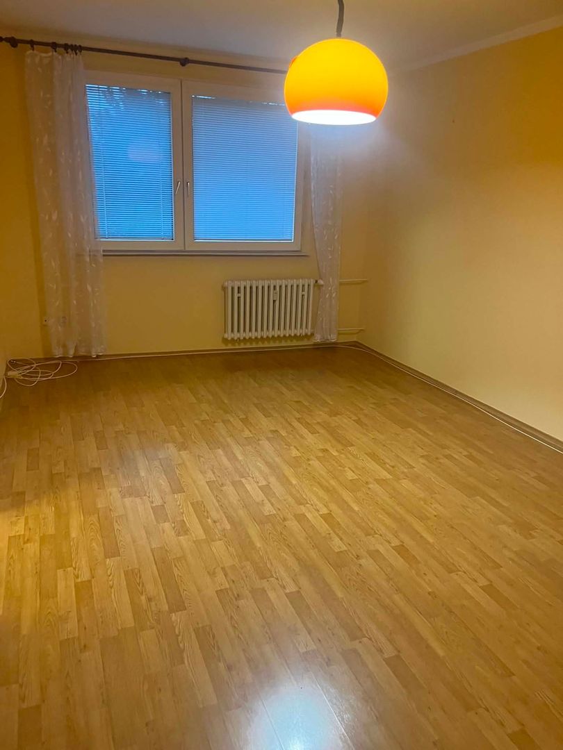 Na predaj priestranný 3‑izbový byt s loggiou v obľúbenej Dúb – foto 2