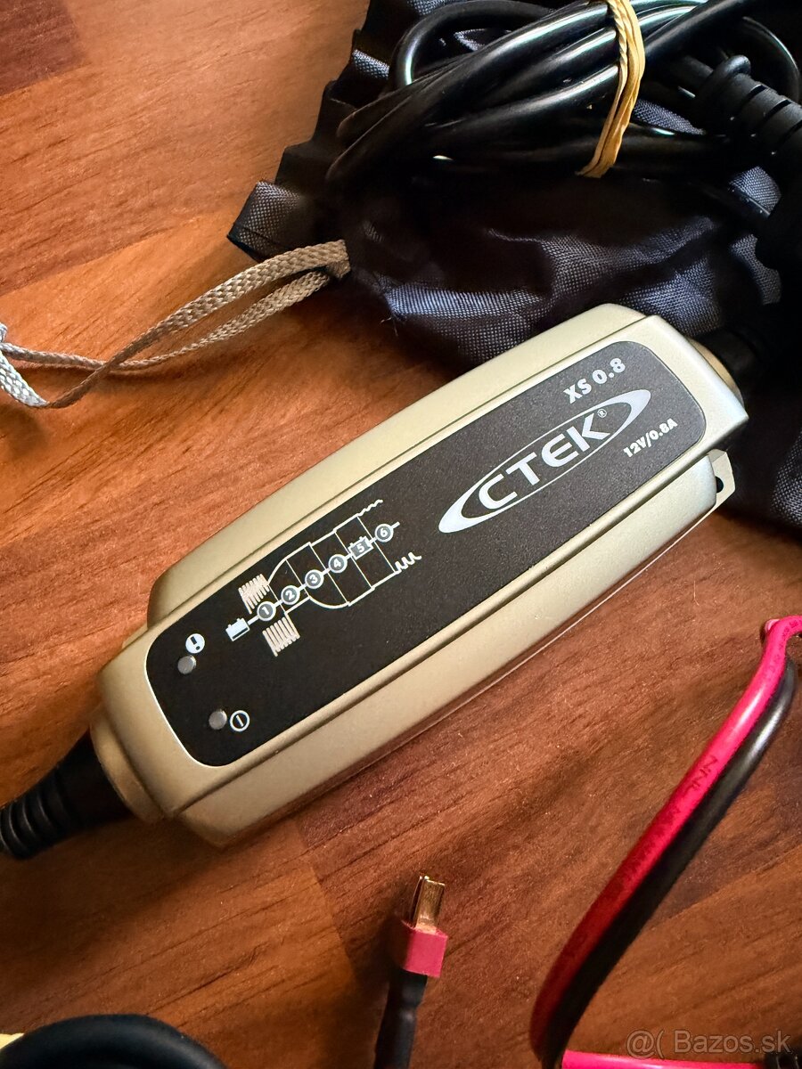 Nabíjačka 12V baterii CTEK XS 0.8 - 2