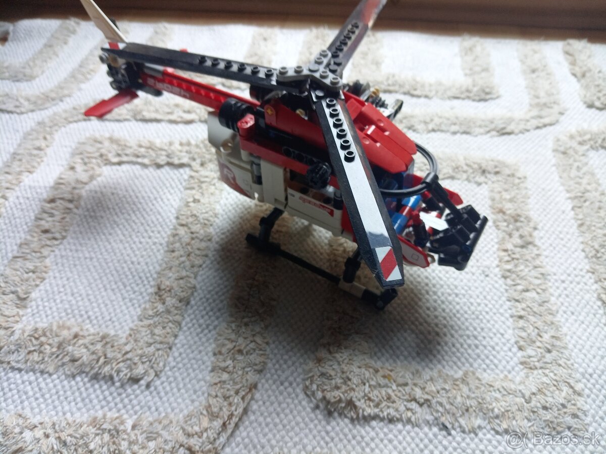 Lego Technic 42092 Záchranársky vrtuľník - 2