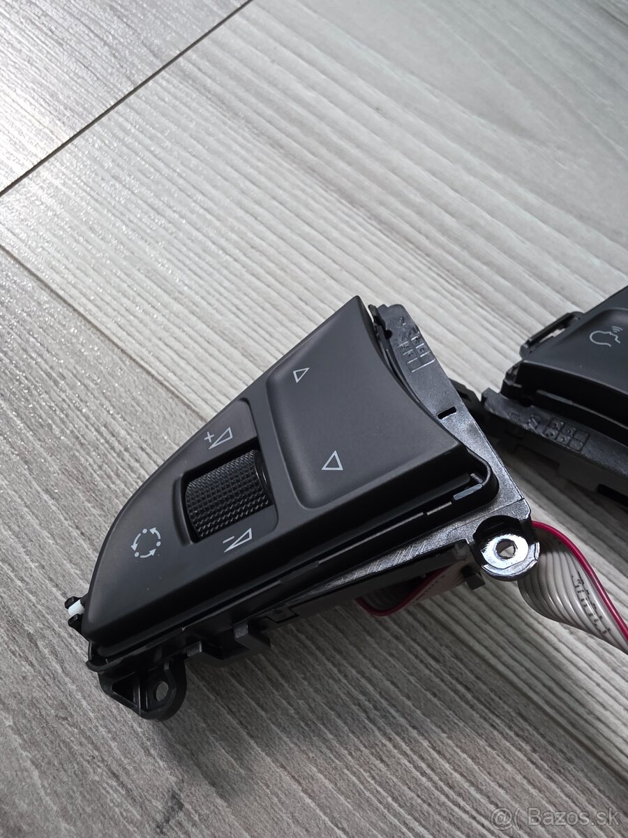 Tlačítka multifunkčního volantu Škoda 5E0919719L - 2