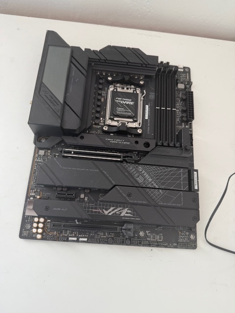 Asus ROG STRIX X670E-F GAMING WIFI - 2