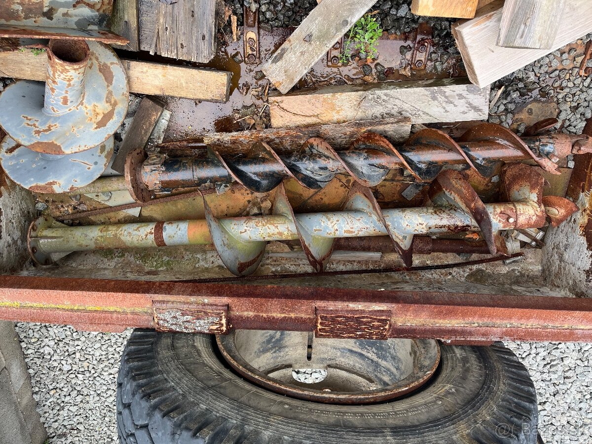 Zemny vrtak unc locust - 2