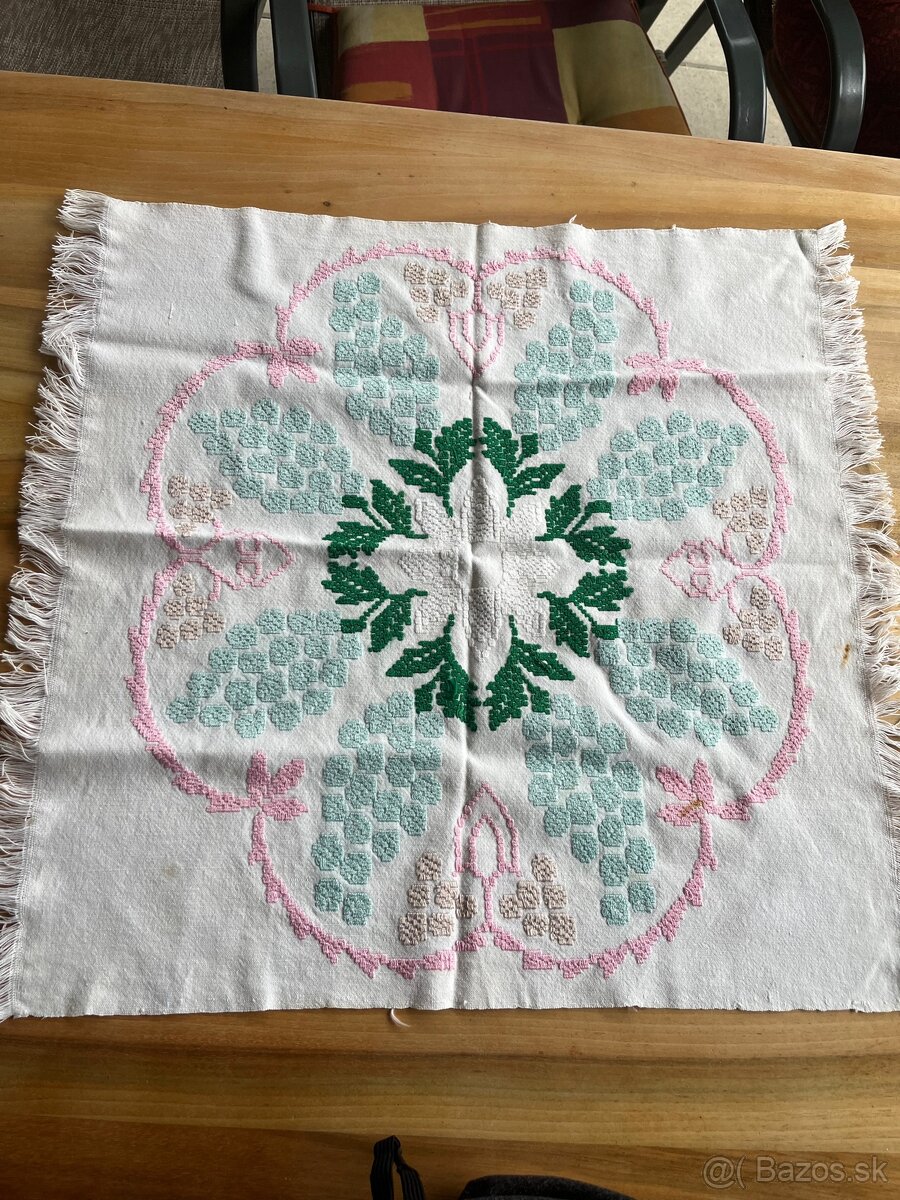 Ručne vyšívané obrusy - 2