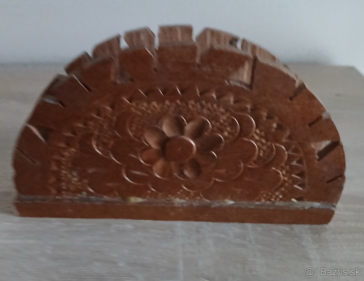 Drevený držiak na servítky - 2