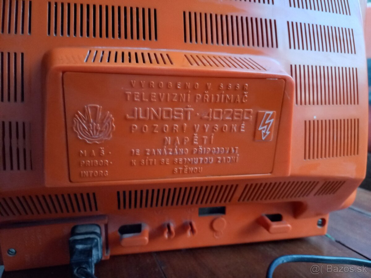 TV JUNOSŤ 402 BC cena 30 € - 2