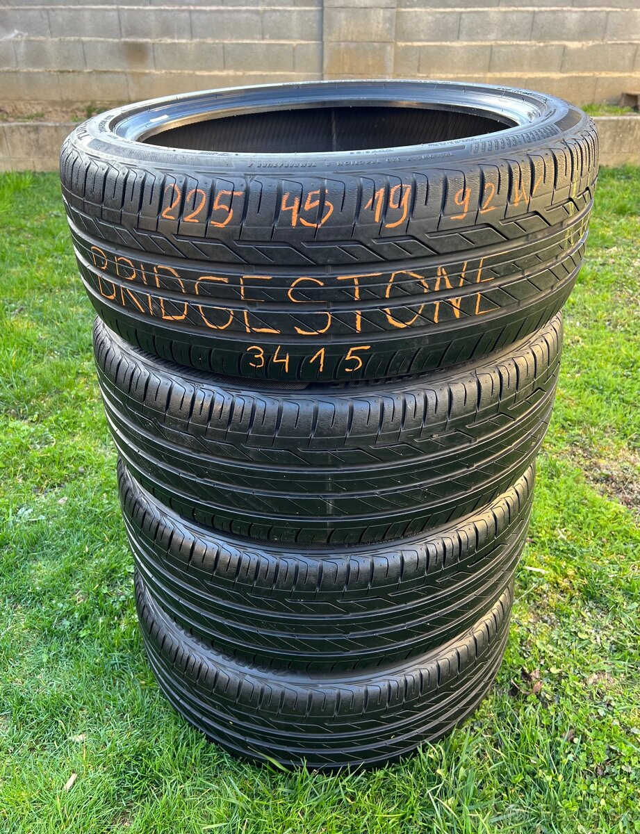 225/45 r19 letné BRIDGESTONE 92W - 2
