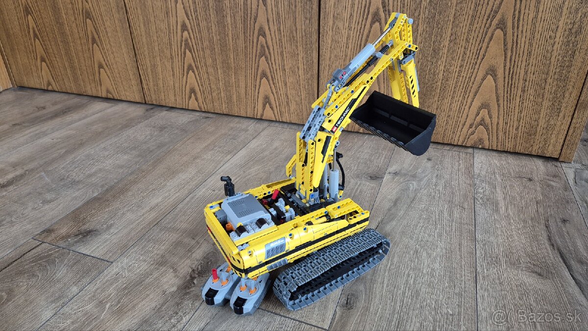 Lego Technic 8043 Motorized Excavator - 2