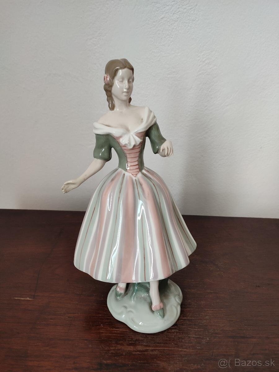 Royal dux žena porcelánová soška - 2