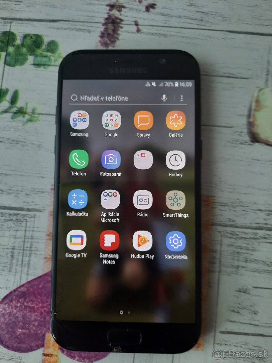 Samsung Galaxy A - 5 Povered BY Android - 2