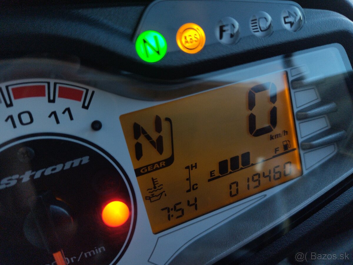 Suzuki DL650A V-Strom - 2