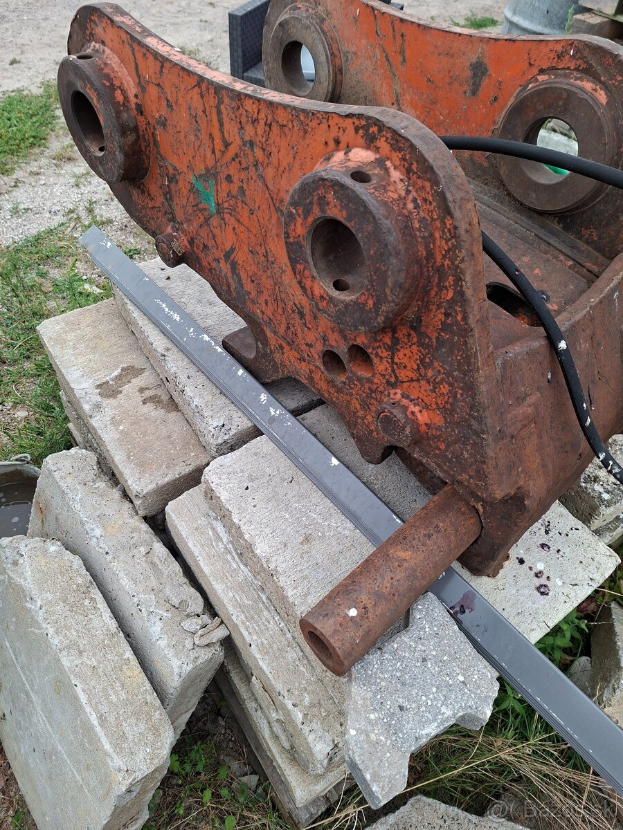 Rychloupinac JCB JS - 2