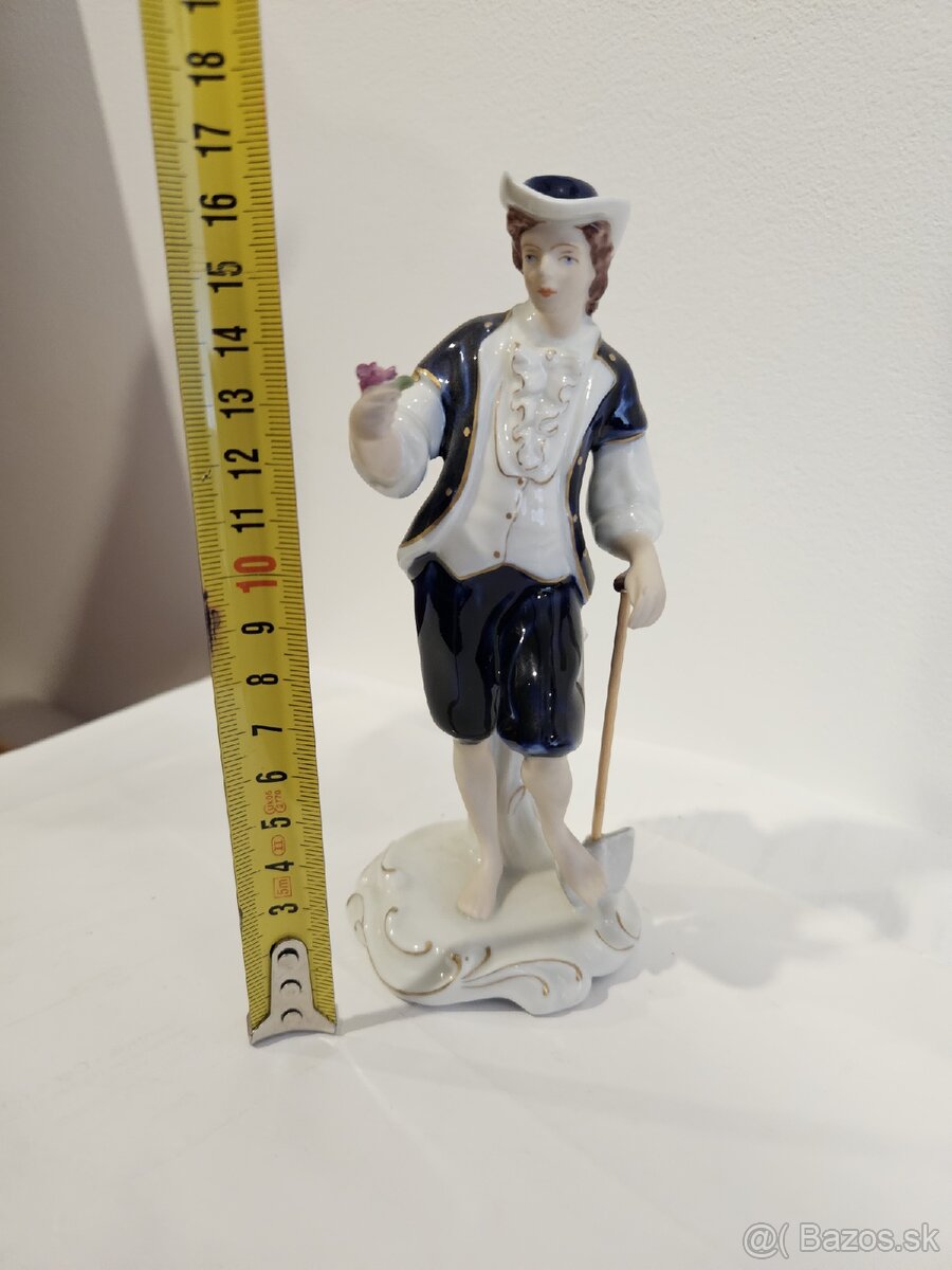 Porcelánova soška - pánko s kvetinkou -Royal dux - 2
