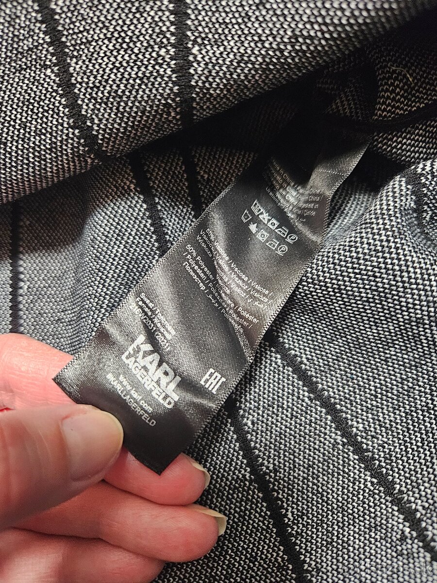 Karl Lagerfeld upletove saty - 2