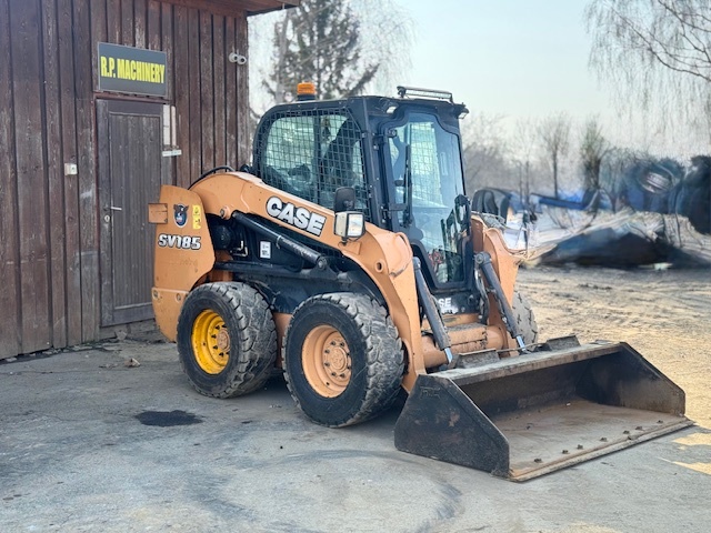 Smykový kolový nakladač Case SV185 - 2
