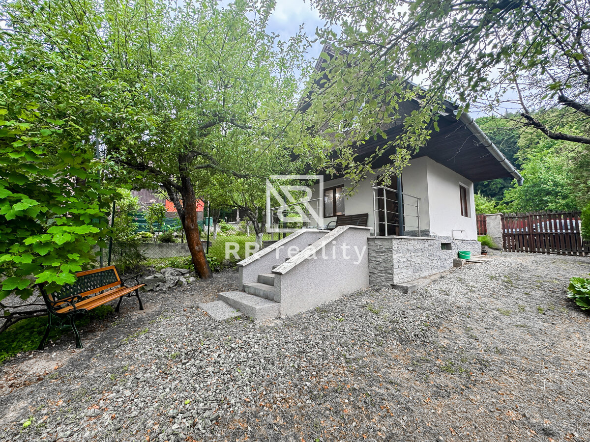 ZNÍŽENÁ CENA - Sokoľ - záhrada s chatkou, 9km od Košíc - 2