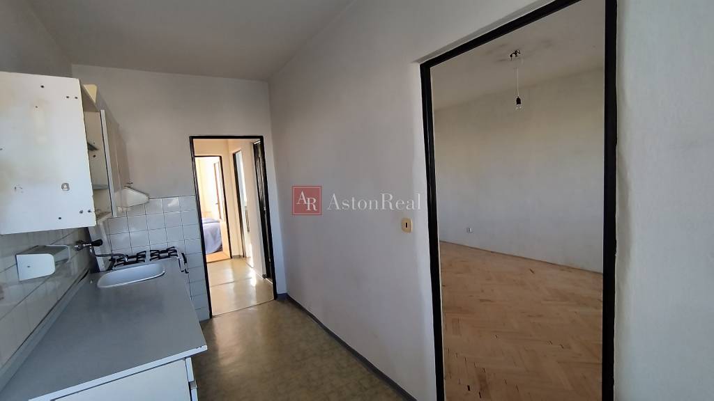 Slnečný 3-izbový byt v pôvodnom stave Pov. Bystrica- SNP - 2