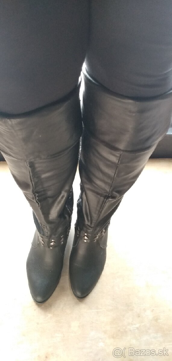 Damske cierne vysoke cizmy s vybyjanim a opaskom v.40 - 2